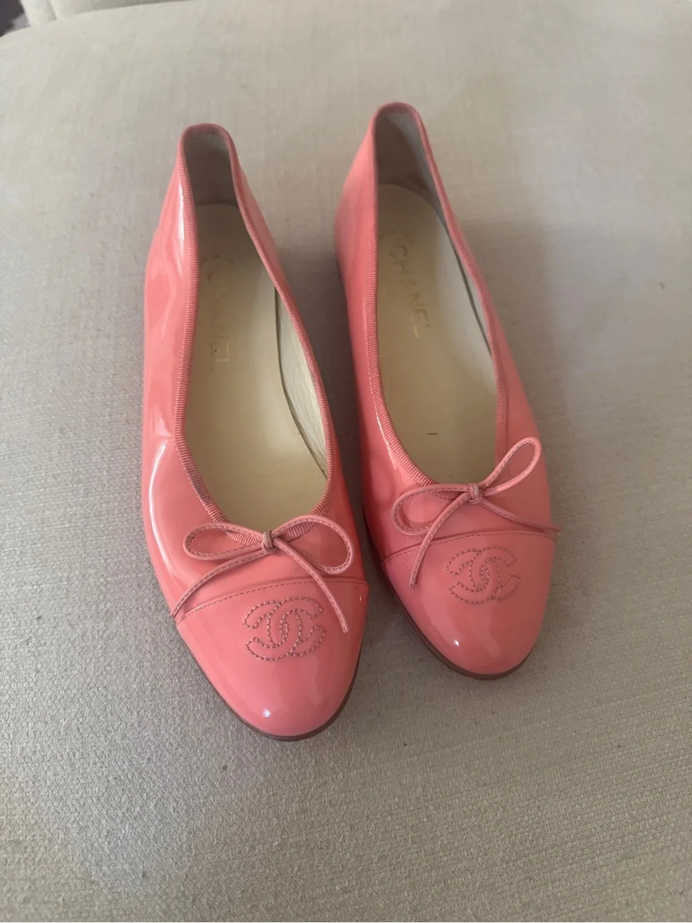 CHANEL Coral Patent Leather Ballet Flats with CC Stitching and Bow